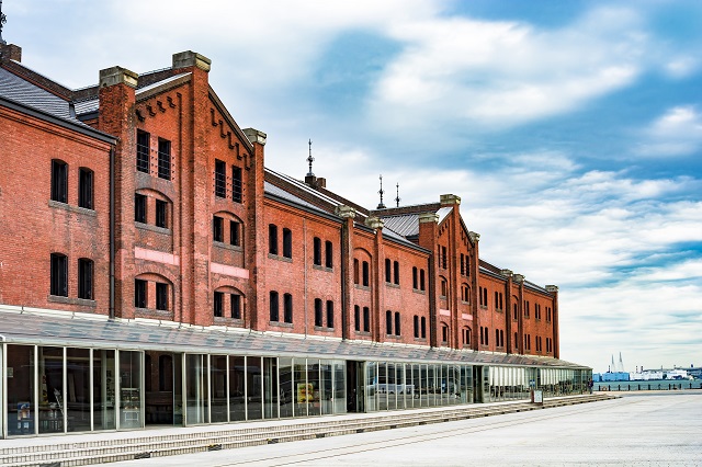 １号館と２号館をつなぐイベント広場では、季節ごとにさまざまなイベントが催されます