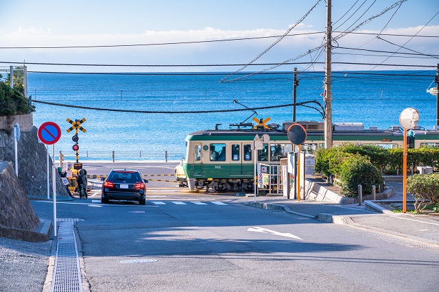 「日本の渚百選」にも選ばれている「七里ヶ浜」は天気がいいと富士山も見えますよ